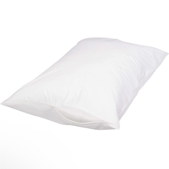 Amazon Basics 100% Cotton Hypoallergenic Pillow Protector - Picture 5 of 8